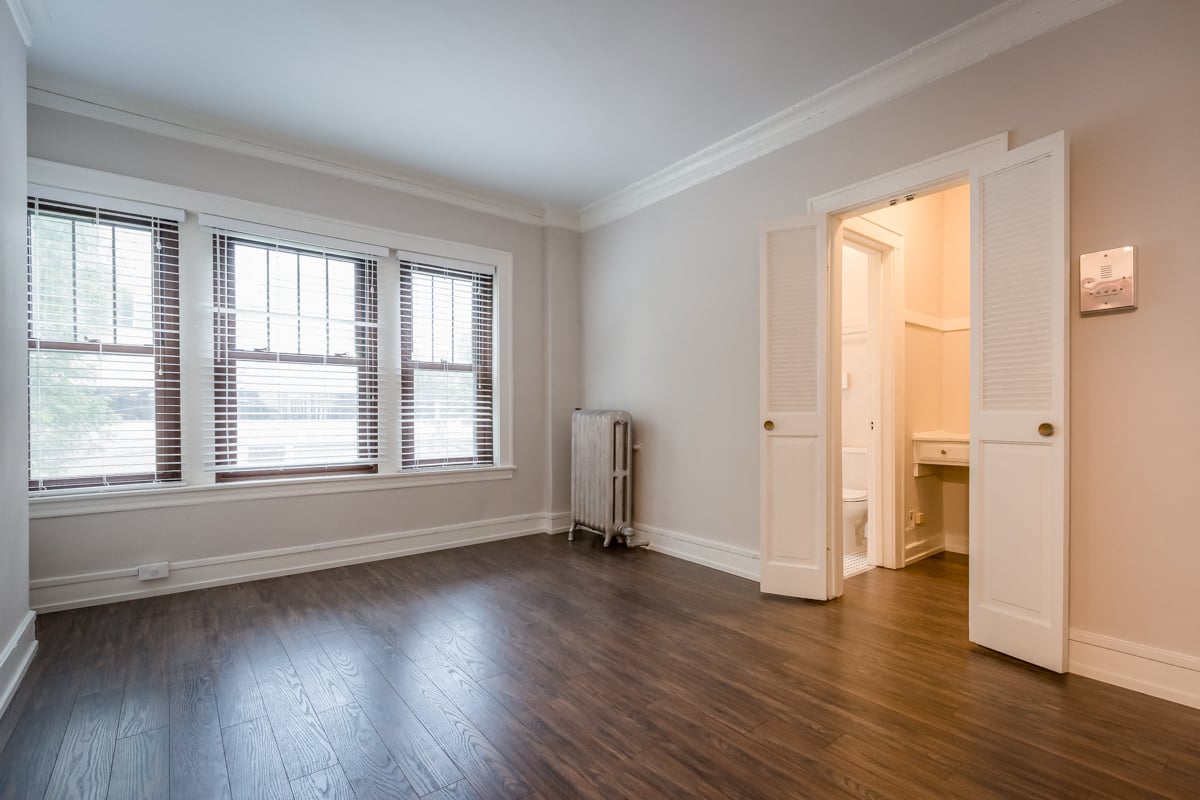 renovated studio living room vintage charm hardwood floors renovated remodeled hyde park chicago apartment apartments with elevator pet friendly apartments in Hyde Park